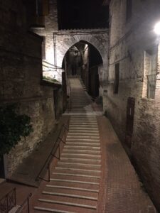 Perugia nocą_schody
